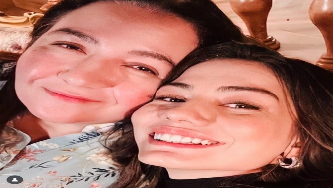 360 TVDE BANU NOYANLA EN MODANIN KONUĞU Dizilerin vazgeçilmez ve çok sevilen ismi HÜLYA DUYAR