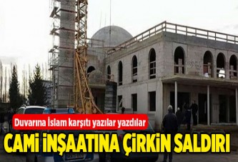 Almanya'da cami inşaatına çirkin saldırı