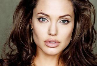 Angelina Jolie'nin 20 yaşındaki çıplak fotoğrafı satışa çıktı!