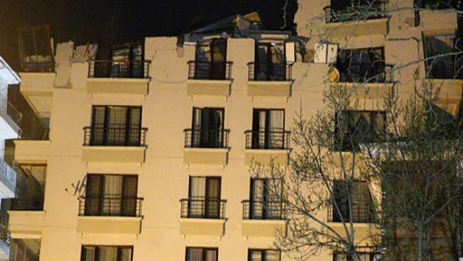 Ankarada temeli kayan apartmanda çalışmalar durduruldu