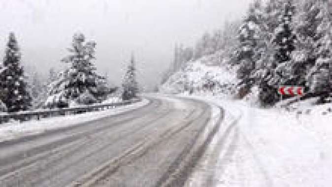 Antalya-Konya karayolu kar nedeniyle trafiğe kapatıldı