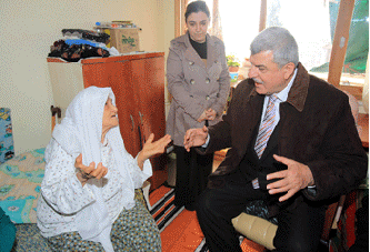 Asırlık Köse ninenin hayır duasını aldı