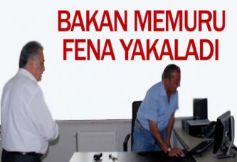 Bakana oyun oynarken yakalandı