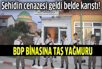 BDP teşkilat binası taşlandı