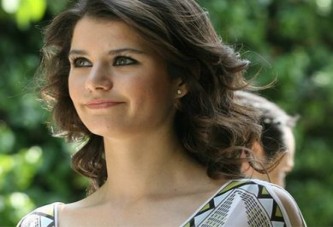 Beren Saat kıskançlık krizine girdi