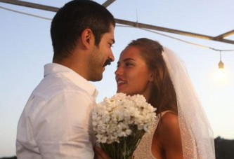 Burak Özçivit ve Fahriye Evcen nikah masasında!