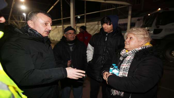 Büyükşehir 156 araç ve 524 personelle deprem bölgesinde