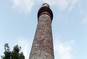 Camisi olmayan minare