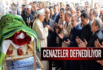 Cenazeler defnediliyor