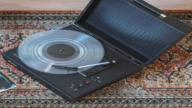 CROSLEY’DEN SEVGİLİLER GÜNÜ’NE ÖZEL TASARIM ve TEKNOLOJİ ODAKLI HEDİYELER