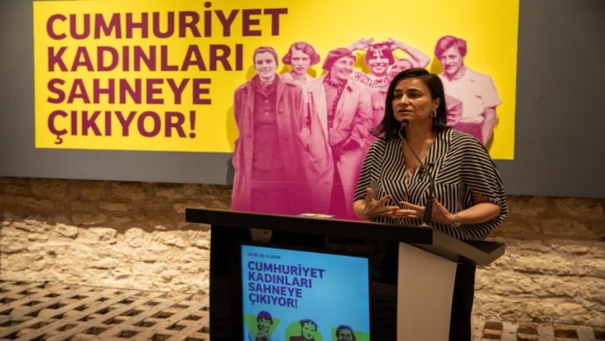 “CUMHURİYET KADINLARI SAHNEYE ÇIKIYOR!”