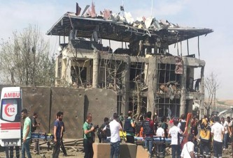 Diyarbakır'da bomba yüklü araçla saldırı