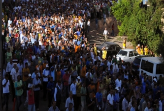 Diyarbakır'da olaylı yürüyüş