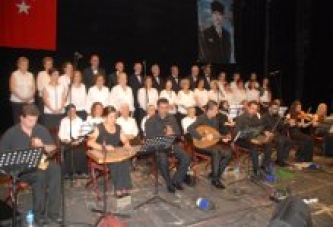 EMEKLİLERDEN MUHTEŞEM KONSER