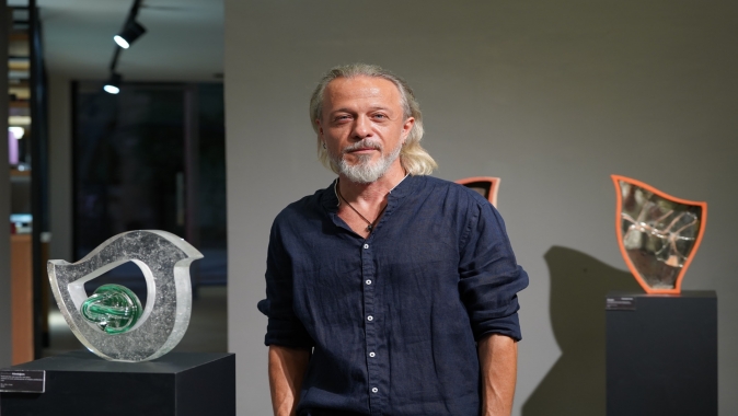 EMRE ÇELİKKOL’UN “YOLCULUK” SERGİSİ LEFKOŞA’NIN YENİLİKÇİ GALERİSİ ARUCAD ART SPACE’TE AÇILDI!