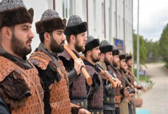 Ertuğrul Gazi Türbesi'nde Alp kıyafetli askerlerden 'saygı' nöbeti