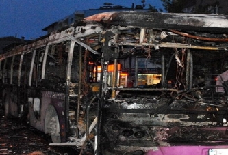 Gazi Mahallesi'nde otobüse molotoflu saldırı