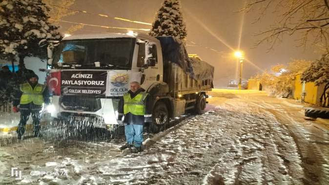 GÖLCÜK’TEN DEPREM BÖLGESİNE 15 TIR DOLUSU YARDIM