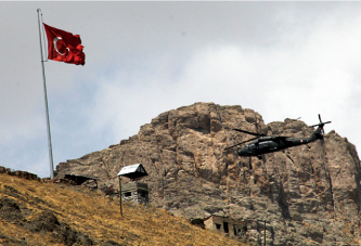 Hakkari'de bir terörist teslim oldu