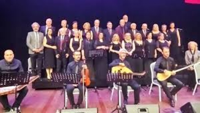 Halk Kürsüsü Derneği’nin İlk Konseri ayakta alkışlandı