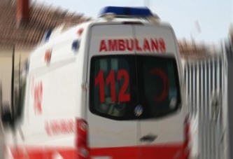 Hasta taşıyan ambulans otomobille çarpıştı