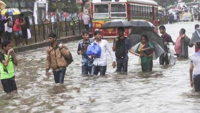 Hindistanda sel felaketi: 17 ölü