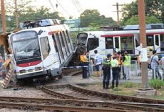 İki tren çarpıştı!