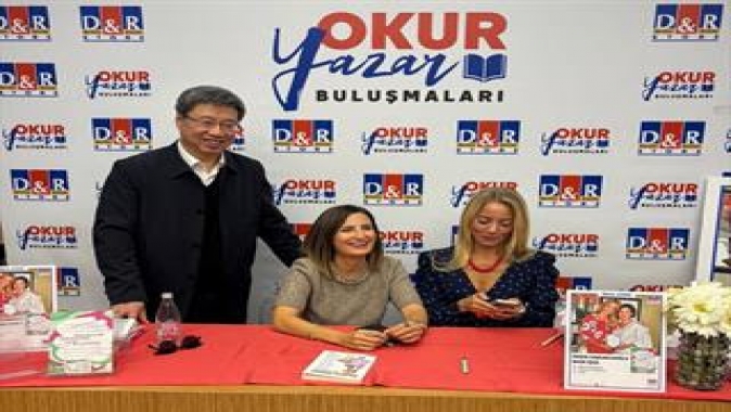 İmza gününde Ömür Sabuncuoğlu’nun kitabına Çinli ilgisi