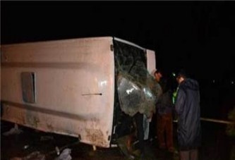 Kayseri'de yolcu otobüsü devrildi: 49 yaralı