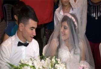 Kendi düğününe yetişemeyen asker, gelinine kavuştu!