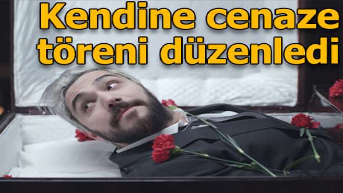 Kendine cenaze töreni düzenledi