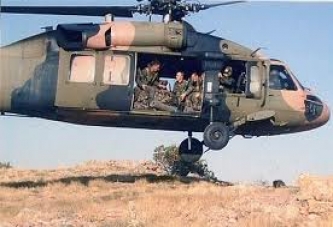 Komutanların bulunduğu helikoptere ateş açıldı