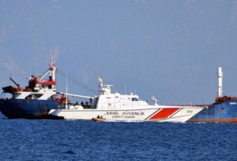 Marmara Denizi'nde yük gemisi yan yattı