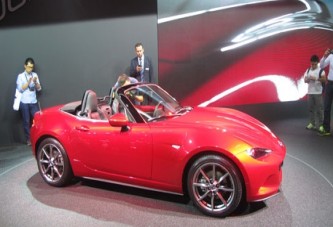 Mazda Paris'e yeni MX-5 ile geldi