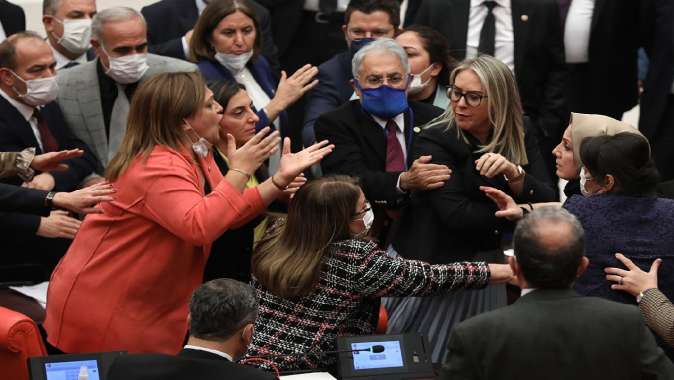 Meclis’te bu kez kadın vekiller kavga etti