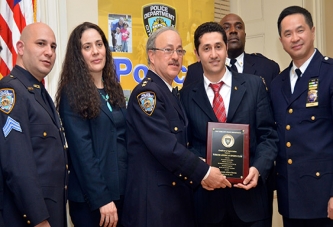 New York polisinden Türk gençlere ödül