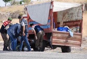 Niğde'de bomba düzenekli kamyonet bulundu