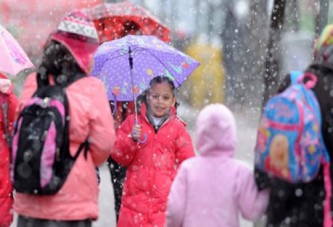 Okullar kar nedeniyle tatil edildi