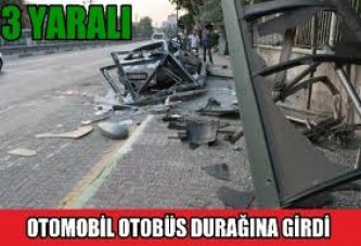 Otomobil otobüs durağına girdi