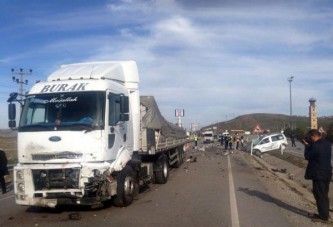 Patlayan lastik faciaya neden oldu: 5 ölü