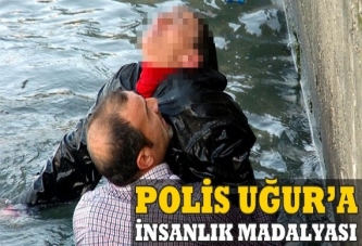 Polis denize atlayıp kurtardı