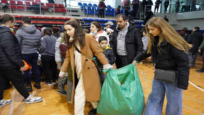 Rus gençler de dayanışmaya katıldı