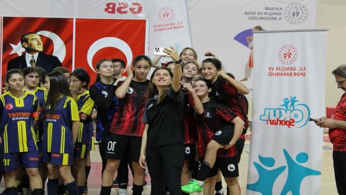 ŞAMPİYONLUK KUPASI GÖLCÜK'E GELDİ