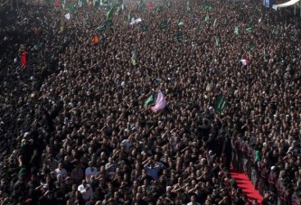 Şiiler Kerbela'da Hz. Hüseyin'i andı