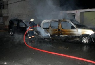 Silopi'de teröristler 11 araç yaktı