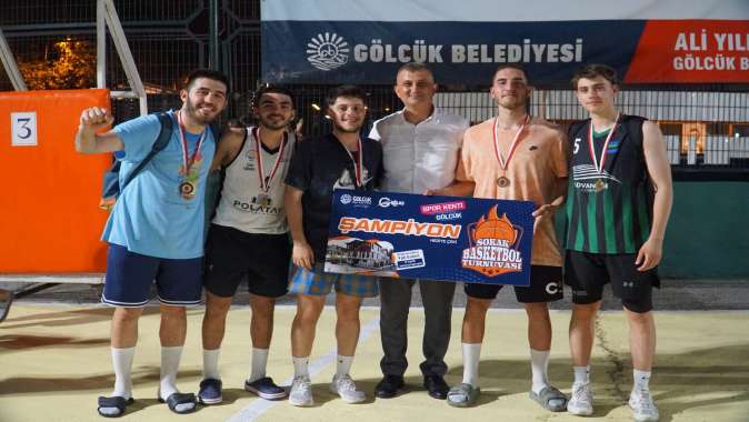 ŞÖLENE DÖNÜŞEN SOKAK BASKETBOLU TURNUVASI TAMAMLANDI