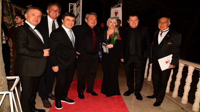 "Taş Bebek" lakaplı Gönül Yazar 6 yıl sonra tekrar sahnede.