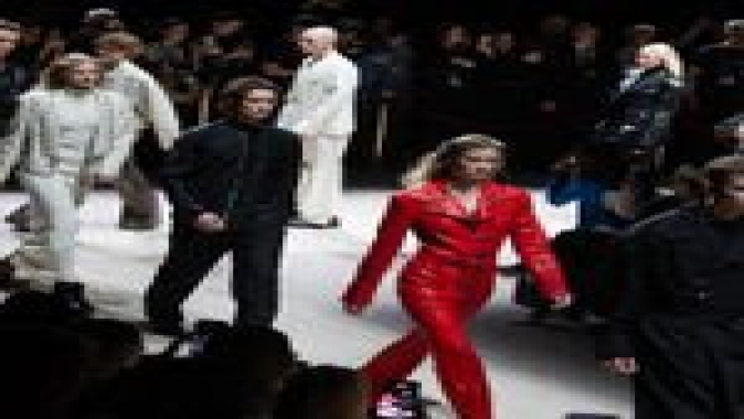 Tasarımcı Emre Erdemoğlu Moskova Moda Haftası’nda dikkatleri üzerine çekti