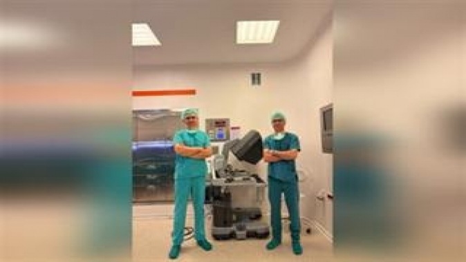 Tek Böbrek Üstü Beziyle Yapılan Ameliyat Literatüre Girdi