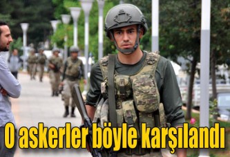 Terör operasyonundan dönen askerlere halktan destek